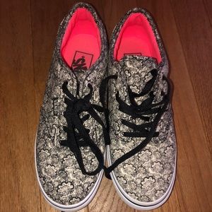 Black and white paisley vans 6.5